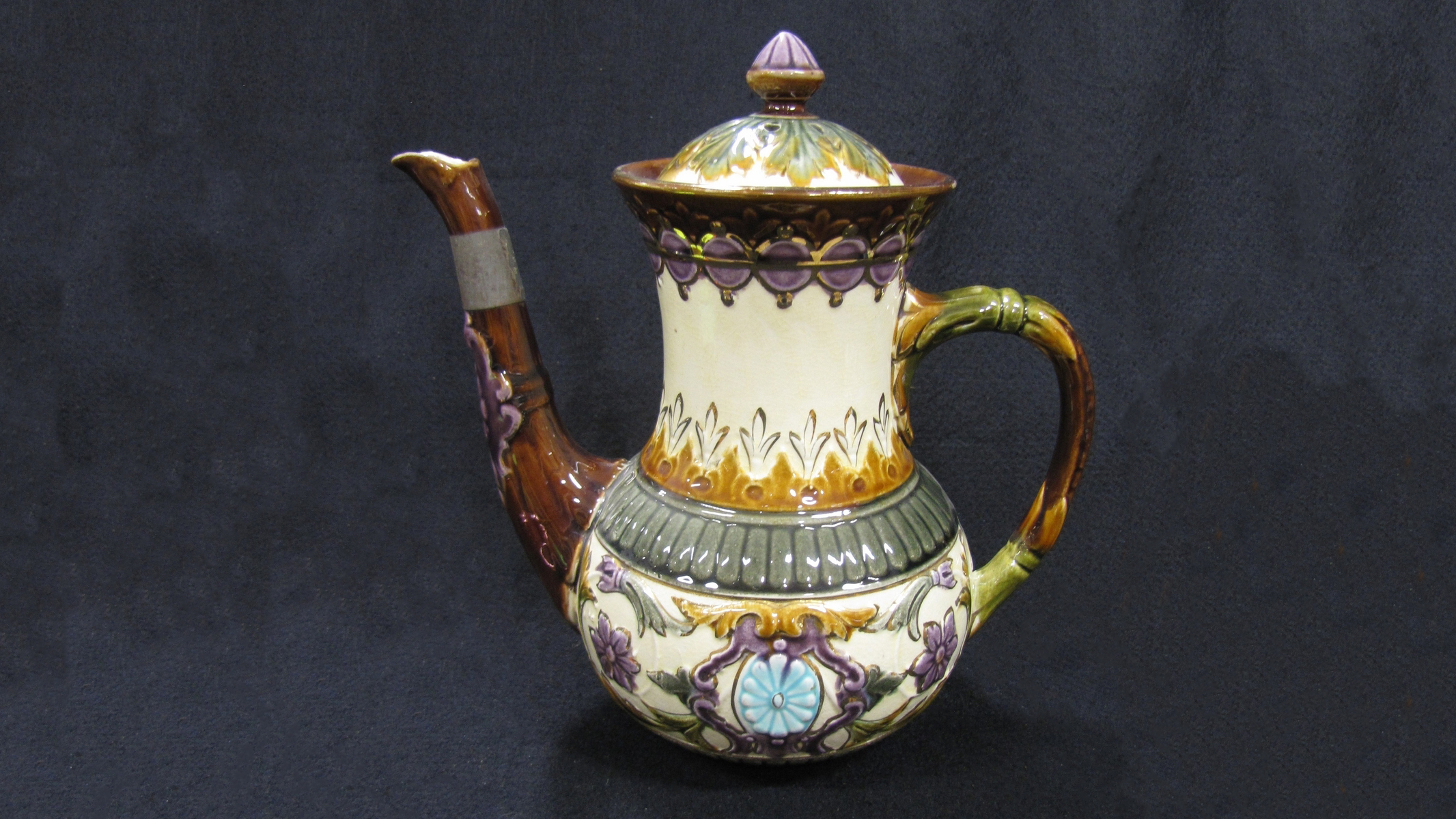 Kaffekanna där pipen är lagad.