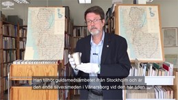 Museichef Peter Johansson berättar om en silverbägare från samlingarna. Vad kan en bägare berätta bara genom att studera föremålet närmare?