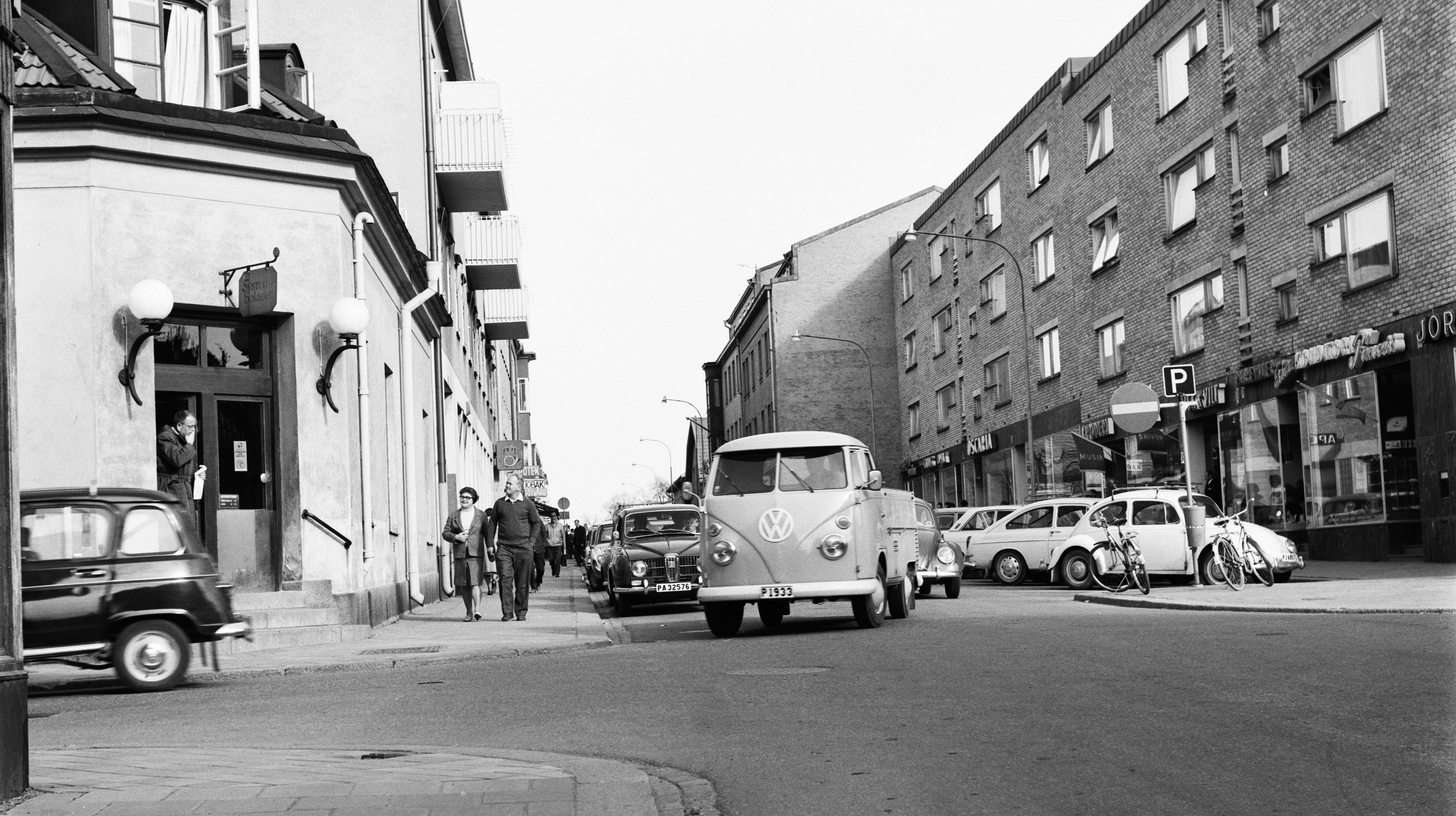 Gatukorsningen Sundsgatan  Residensgatan år 1968.