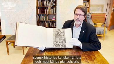 Peter Johansson visar praktverket Suecian