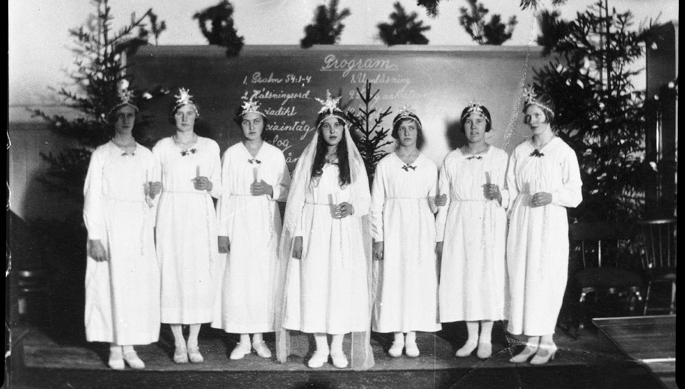 Ett luciatåg från början av 1900-talet.