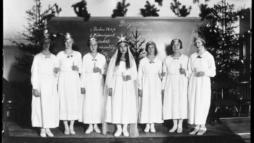 Ett luciatåg från början av 1900-talet.