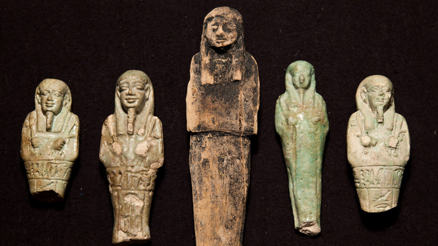 Ushebtifigurer - arbetare för de döda. Foto: Micael Eriksson