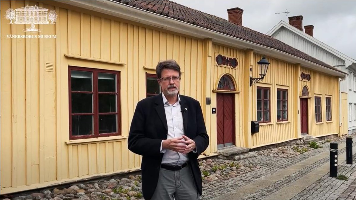Peter Johansson står framför Sellbergska huset.