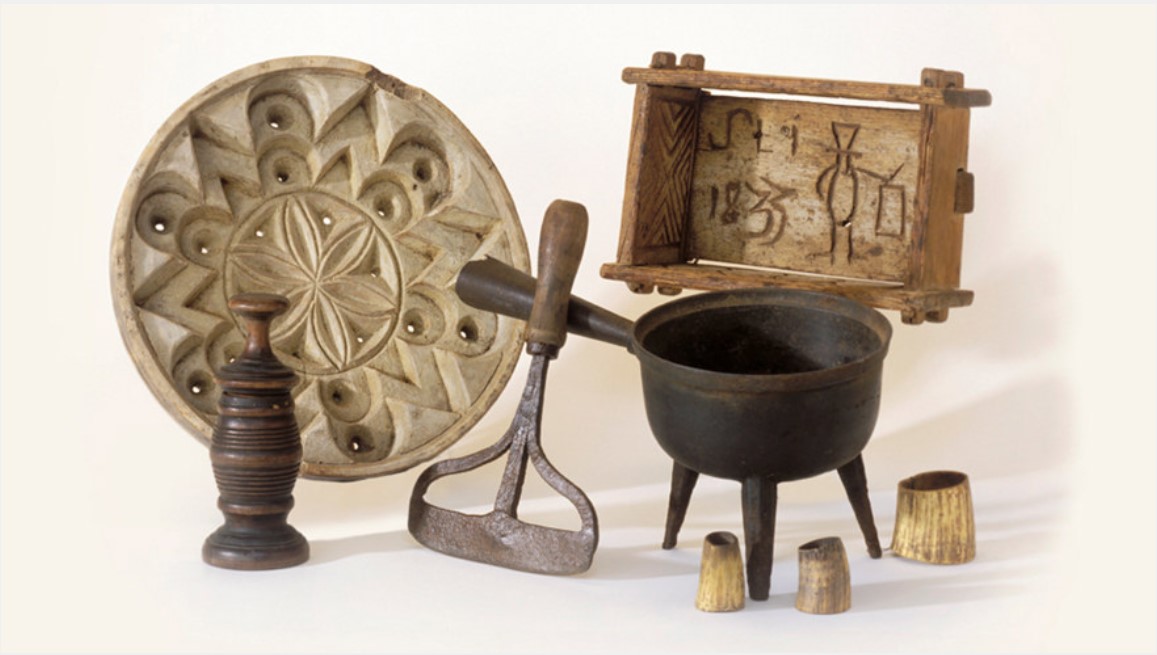 Stilleben med allmogeföremål