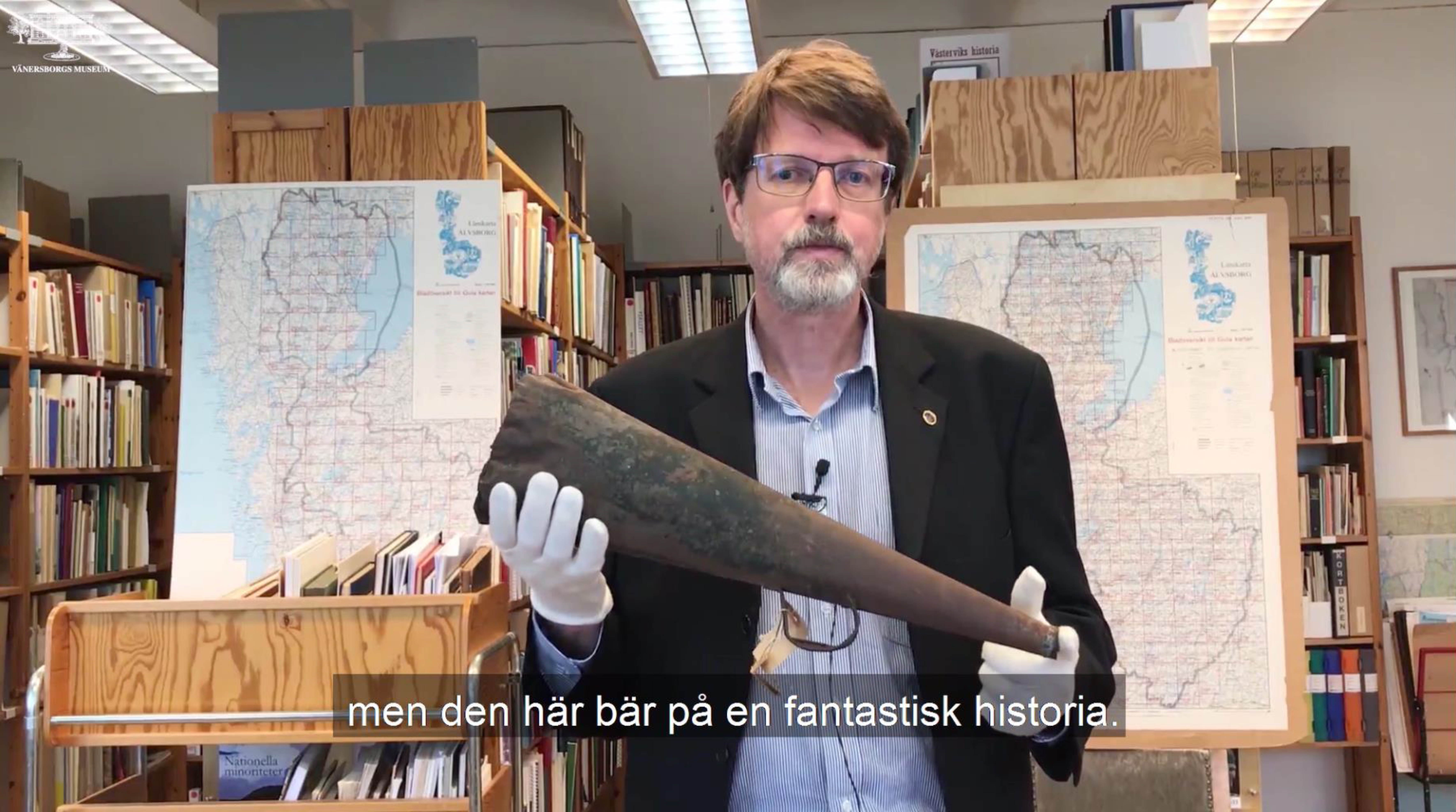 Peter Johansson visar tornluren.